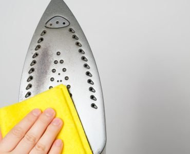 The Ultimate Guide on How to Clean Your Iron